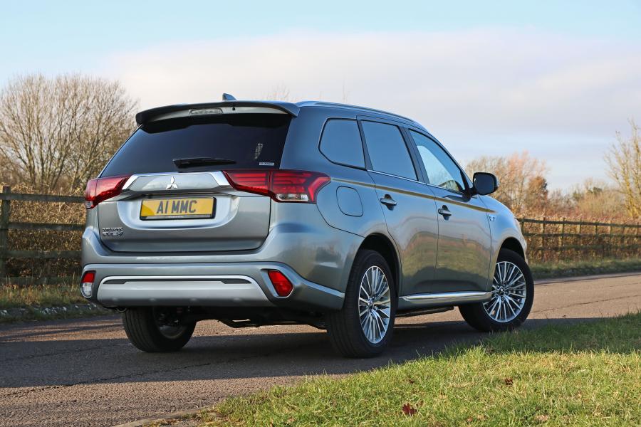  Mitsubishi Outlander PHEV Commercial 2019 года  (UK) (фото 14 из 14)